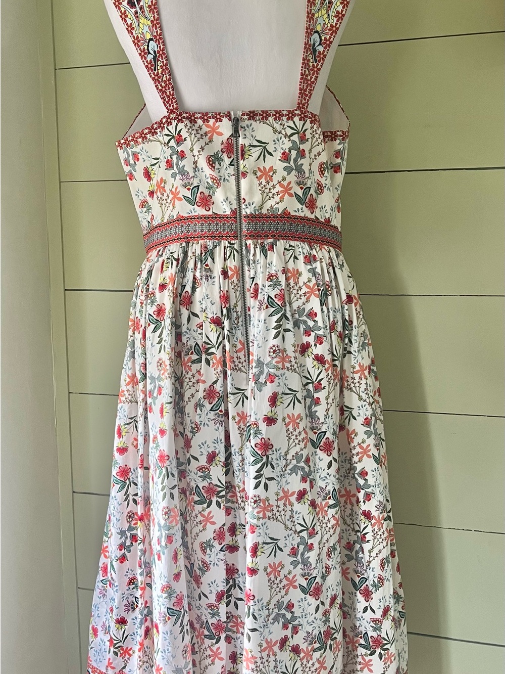 Alice + Olivia White Midi Dress with Pink Floral Print - Picture 7 of 11